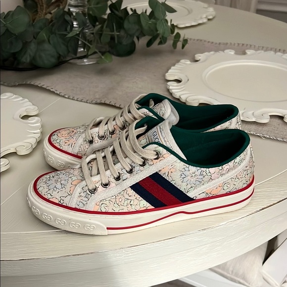Authentic Gucci Red and Blue Sneakers with Retro Design - Picture 1 of 7